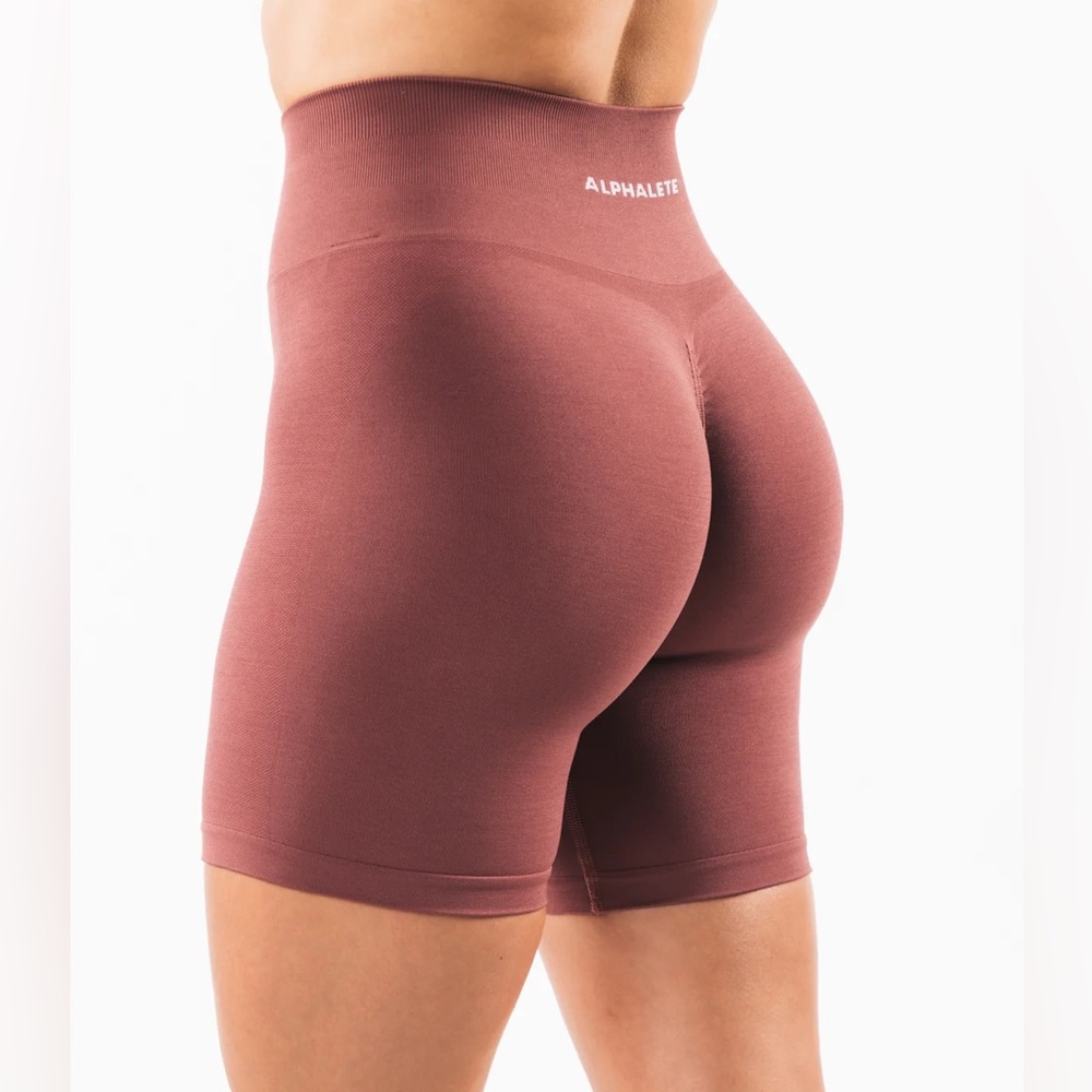 NWOT Women’s Alphalete Amplify Short 6.5” - Large